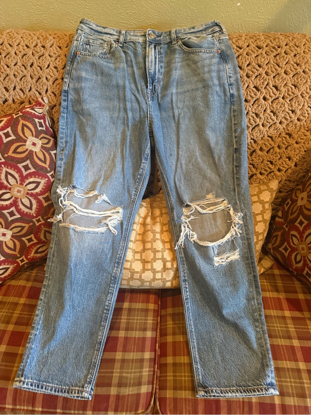 American Eagle Light Wash Distressed Ripped Jeans